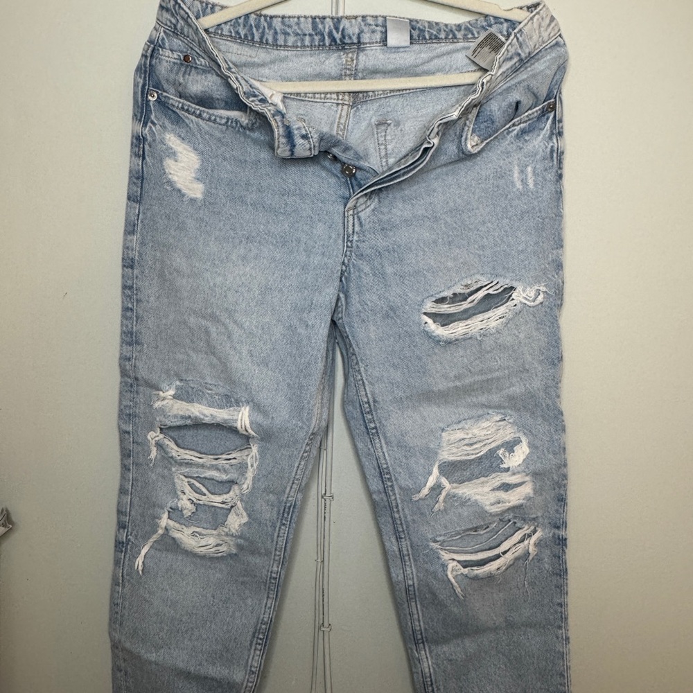 H&M Blue Boyfriend Jeans with Distressed Detailing